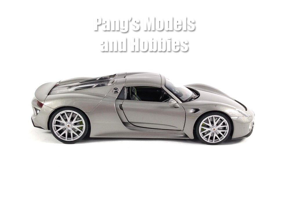 2013 Porsche 918 Spyder Hard Top 1/24 Scale Diecast Model – Welly – Silver