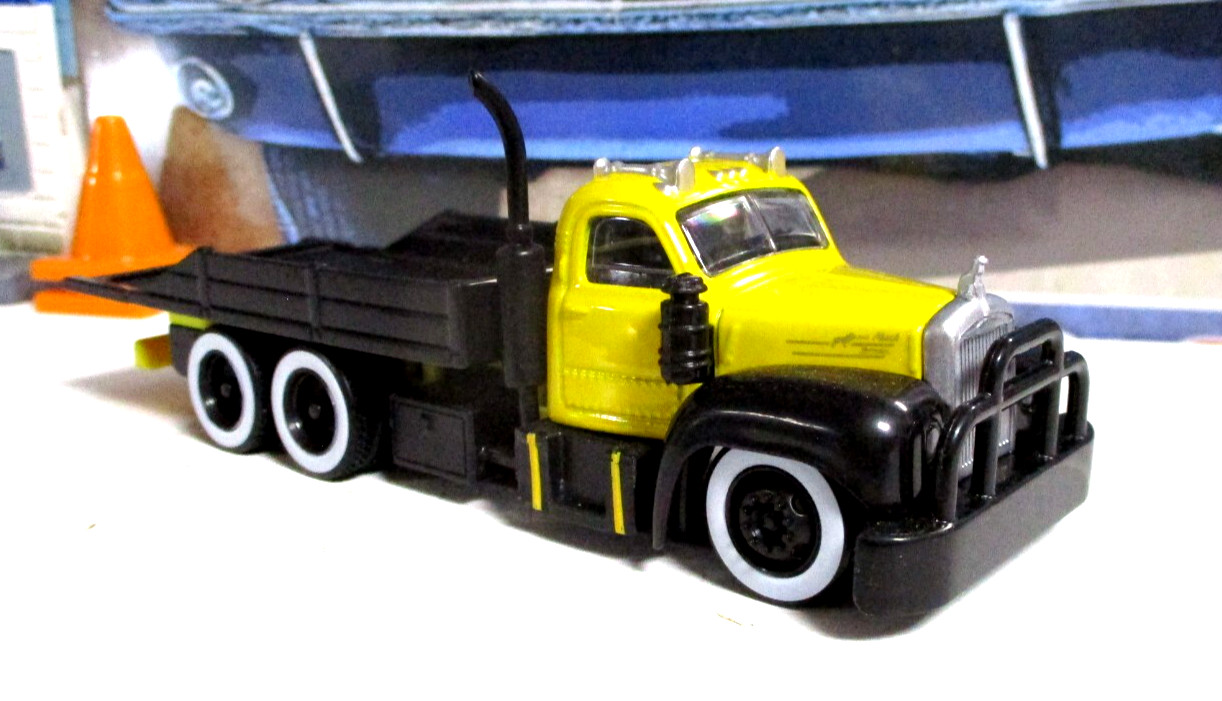 Maisto 1953 Mack B 61 Flatbed Transport New/Loose Metal/Plastic Rubber Tires!