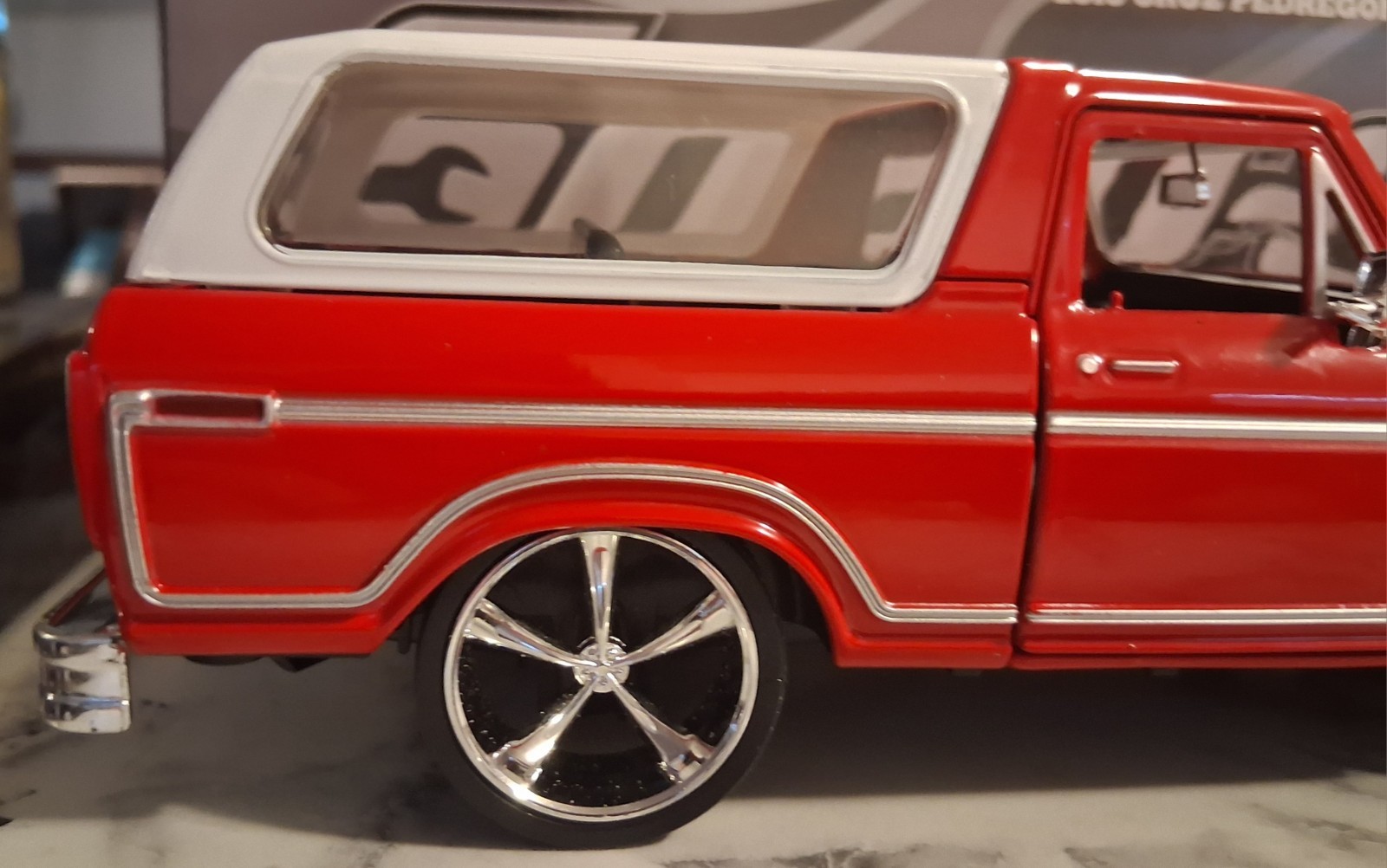 ( Custom Built) 1.24scale Diecast Custom 78 Ford BRONCO SLAMMED( Read Ad Plz)