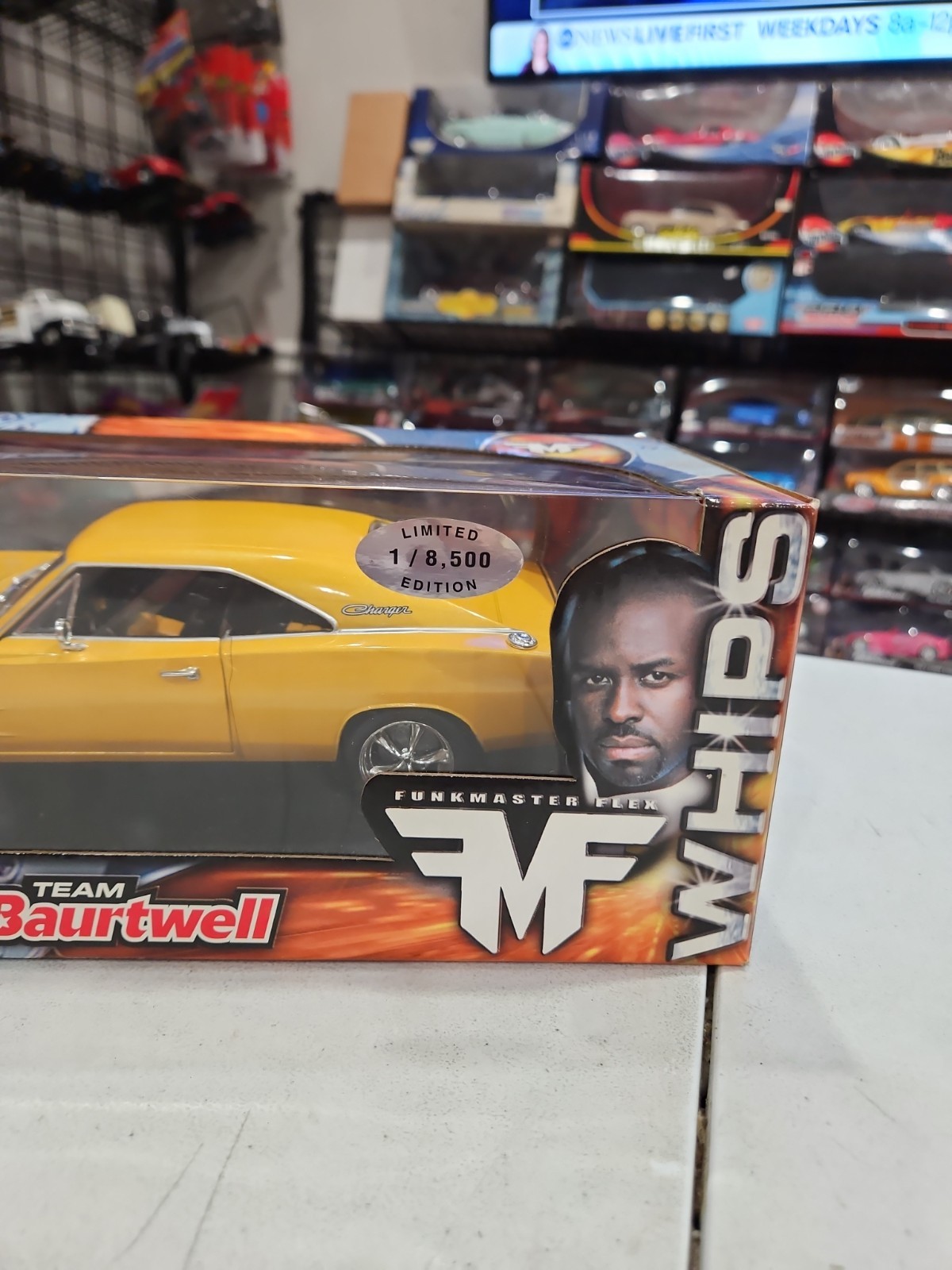 1/18 Hot Wheels 1969 Dodge Charger Team Baurtwell Whips Funkmaster Flex NIB