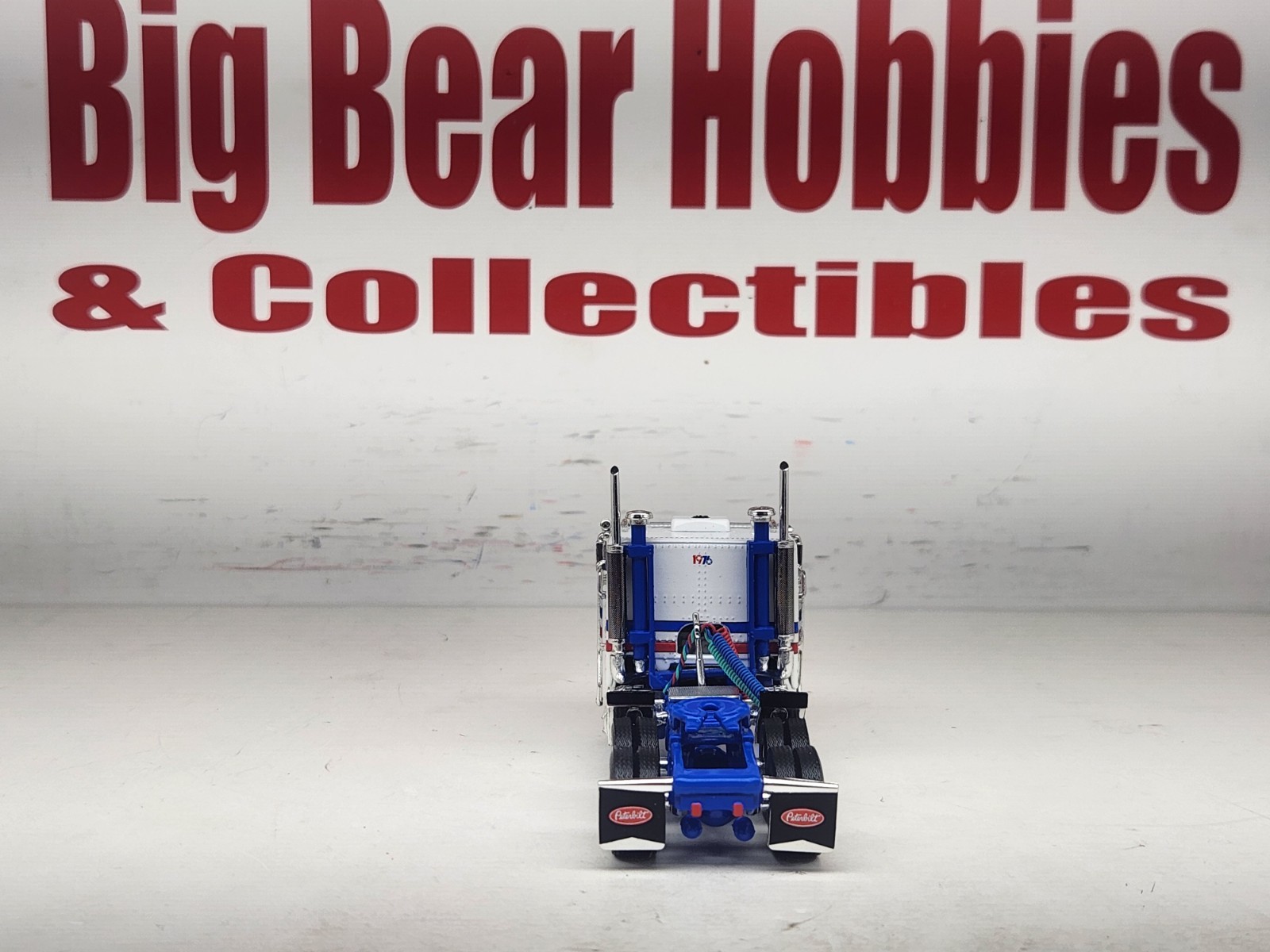 DCP NEW 1/64 Bicentennial Red, White,Blue 352 Peterbilt 86″ Bunk Cabover Tractor