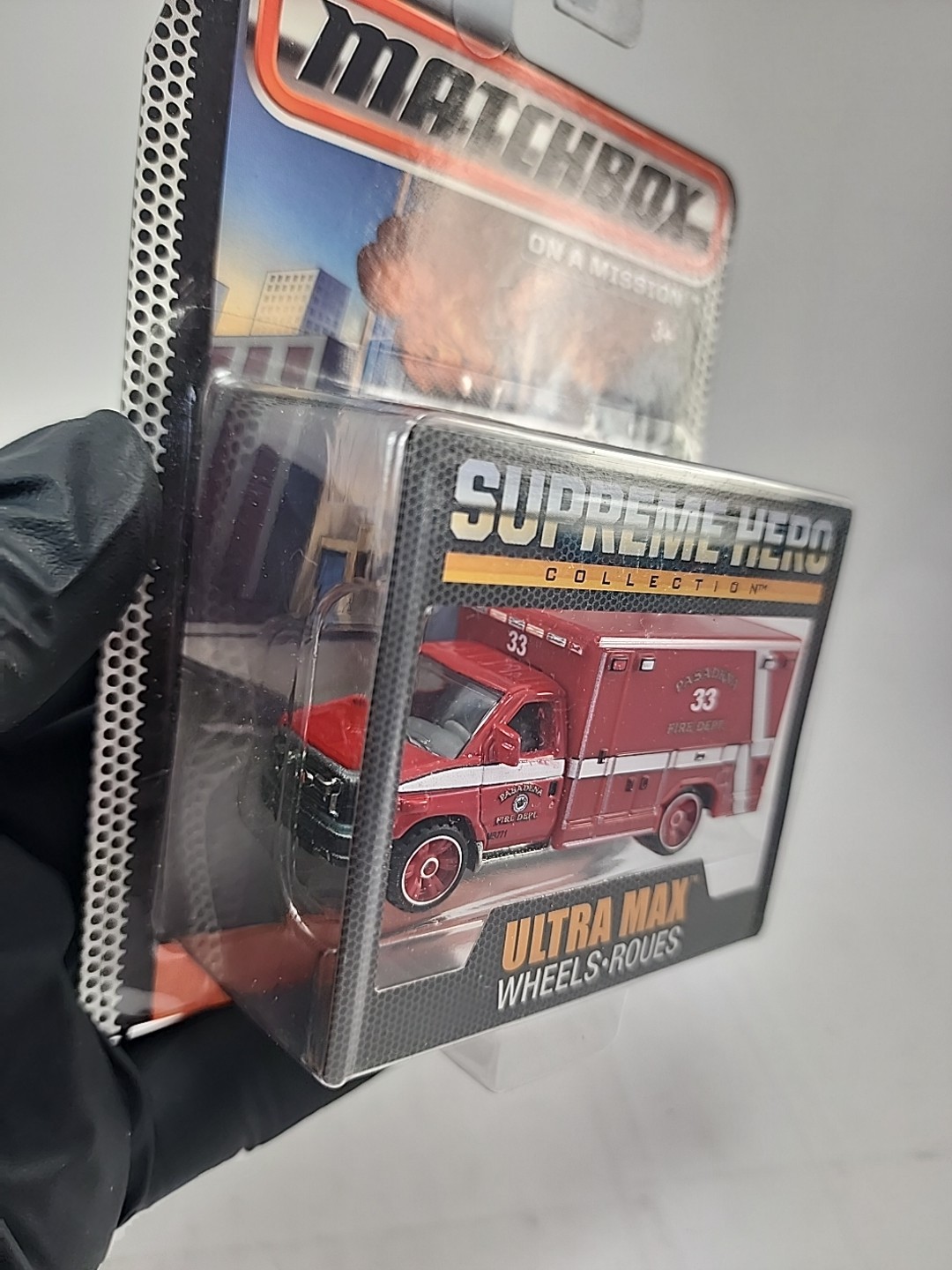MATCHBOX Ford E-350 Ambulance Supreme Hero Collection 2015