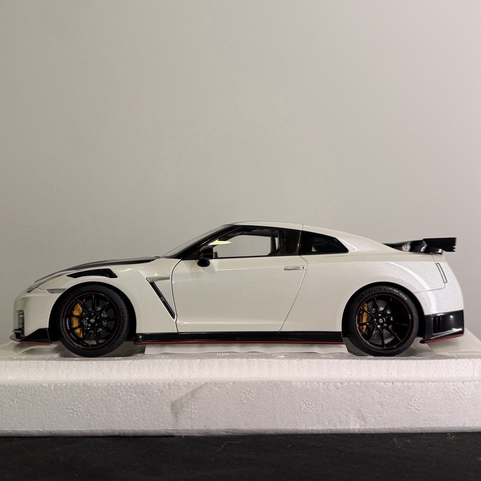1:18 AUTOart 2022 Nissan R35 GTR Nismo Edition Brilliant White Pearl 77501