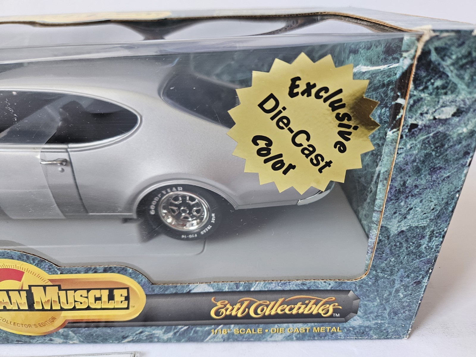 ERTL American Muscle 1969 Oldsmobile 442 W-30 Silver Exclusive 1/18 diecast car
