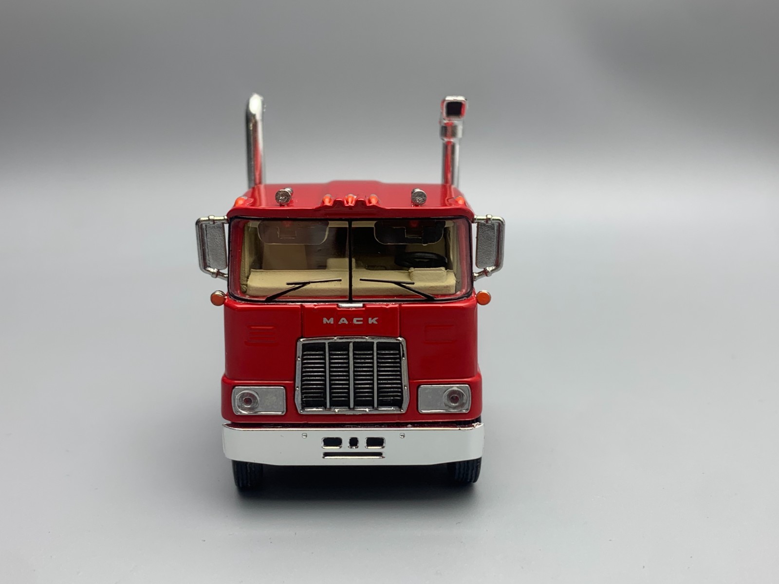 Top Shelf 1/64 Mack F700 Red Die-casting Tractor Diecast Metal Model Car