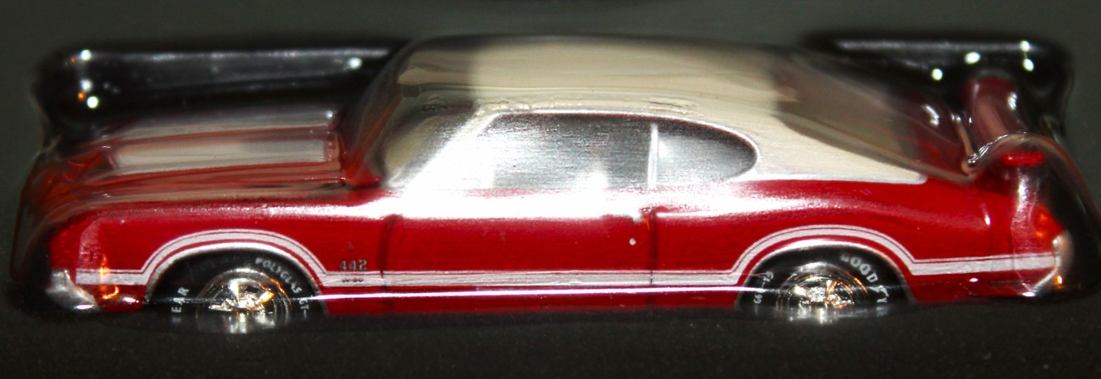 2005 – 1:64 Scale -Johnny Lightning Collector Club – 1971 Olds 442 W-30 – In Tin