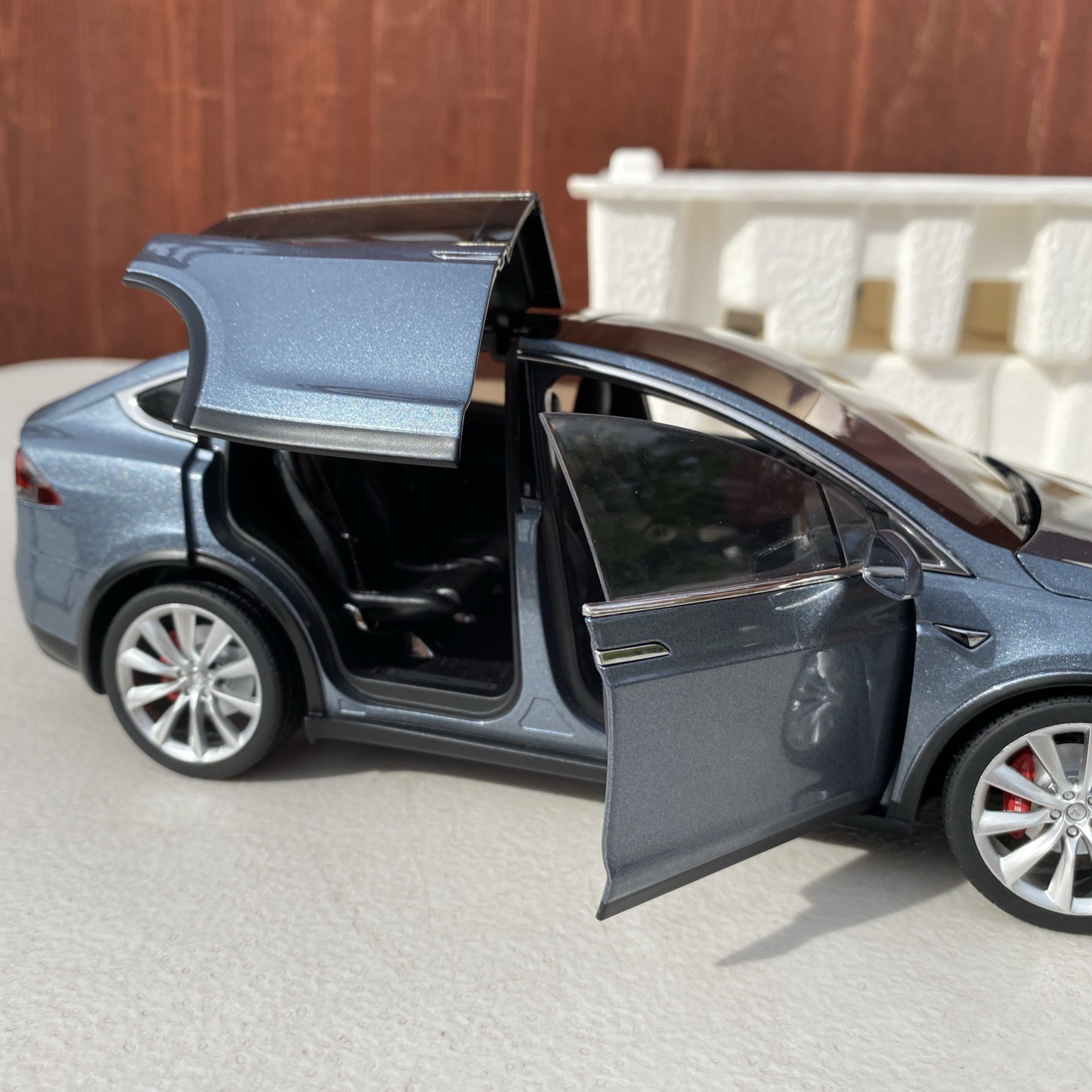 Tesla Model x P100D Metallic Grey 1/18 Scale Diecast Model – Dealer Edition New