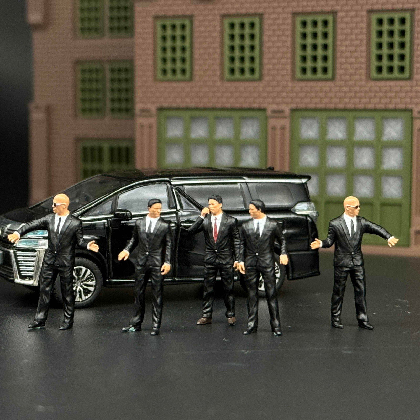 5pc 1/64 Miniature Doll Figures Black suit bodyguard Scene For Cars Vehicles Toy