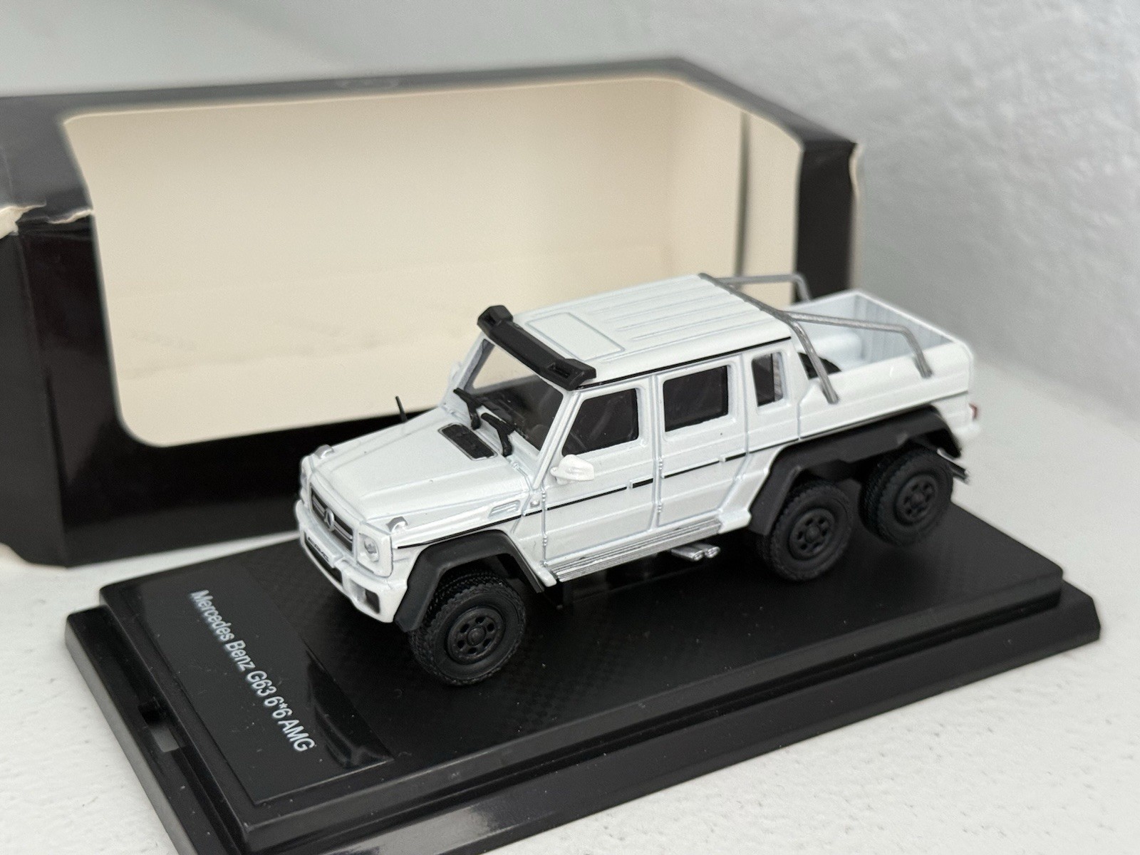China 1:64 unbranded diecast Mercedes Benz G63 AMG 6×6 in white; premium model