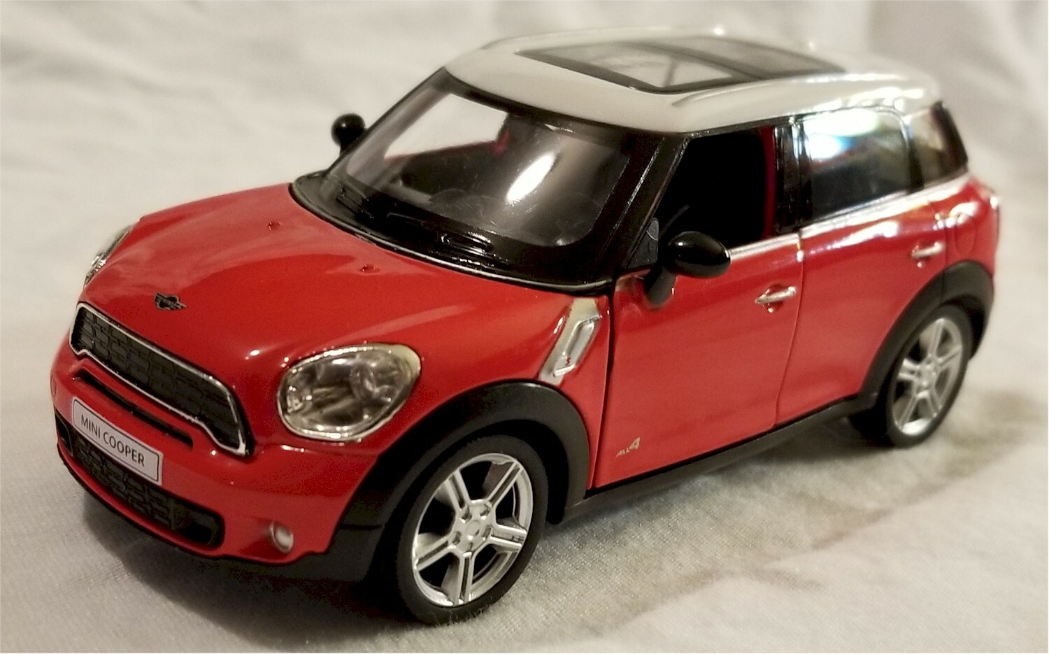 RMZ City – 5″ Scale Model Mini Cooper S Countryman Red (BBUF555001R)