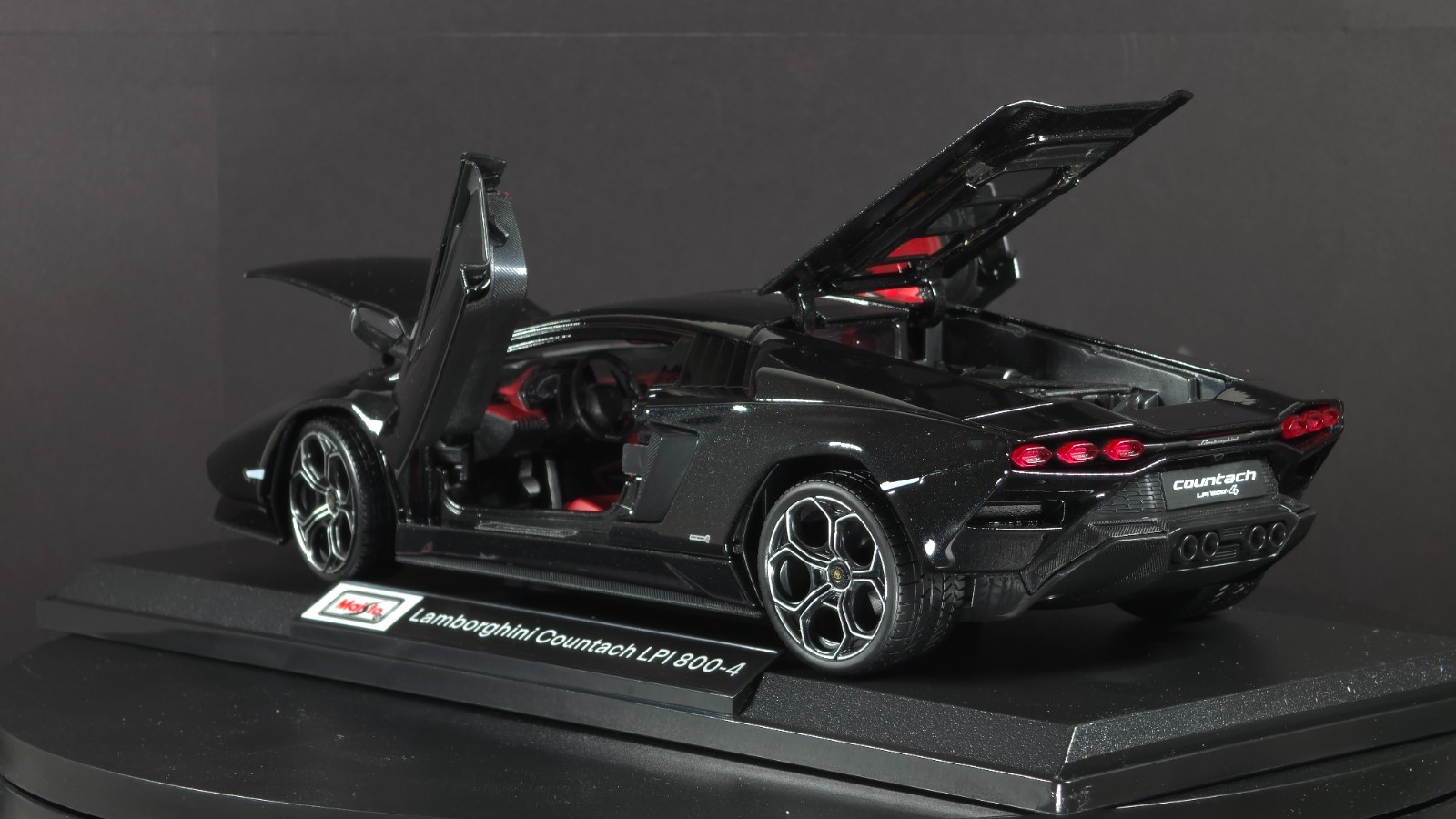 Lamborghini Countach LPI 800-4 1:18 Maisto Exclusive Style Special Edition Black