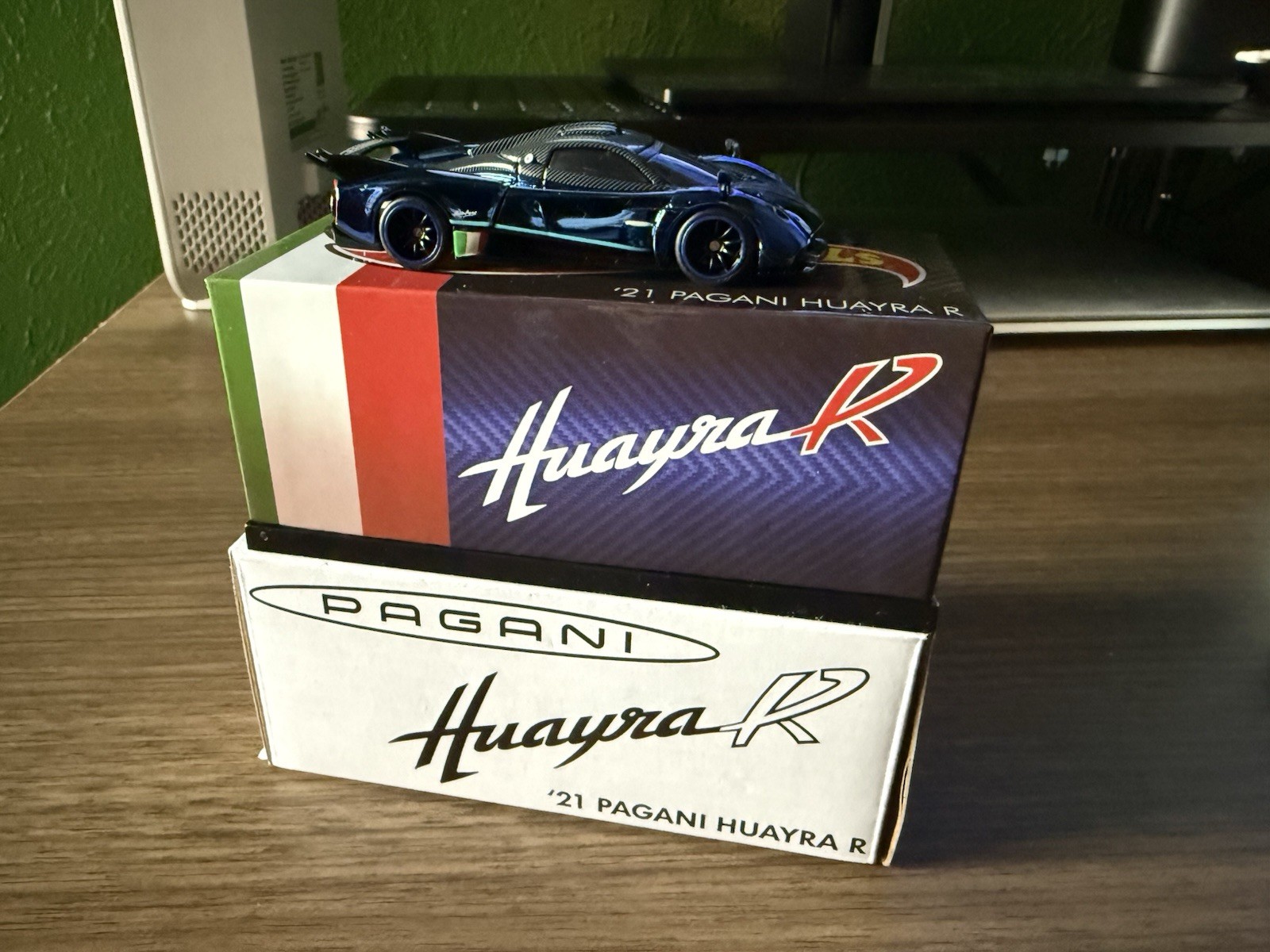 Hot Wheels RLC ’21 Pagani Huayra R Spectraflame Blue HWF21. SCRATCHED