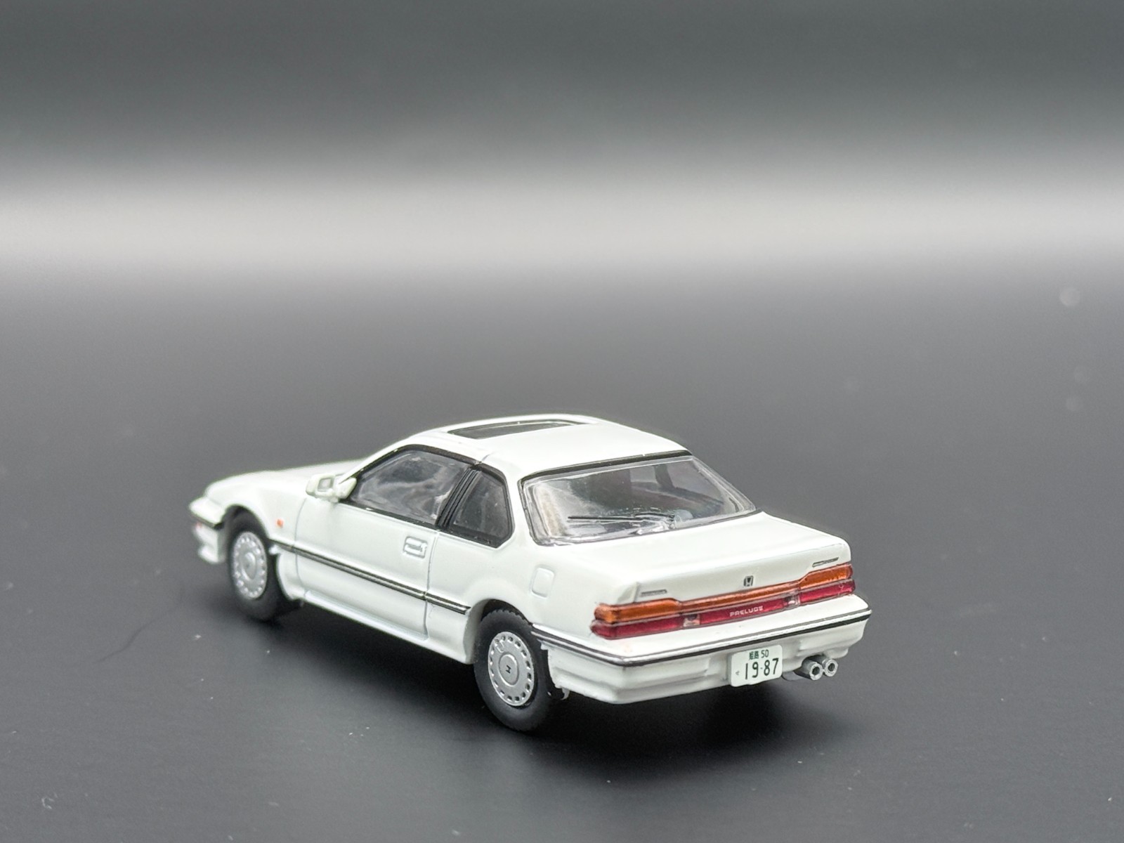 Tarmac Works x J-Collection Honda Prelude BA4 White 1/64