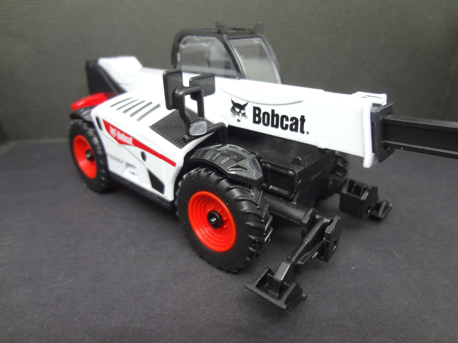 BOBCAT telescopic handler with man platform – Construction Warehouse