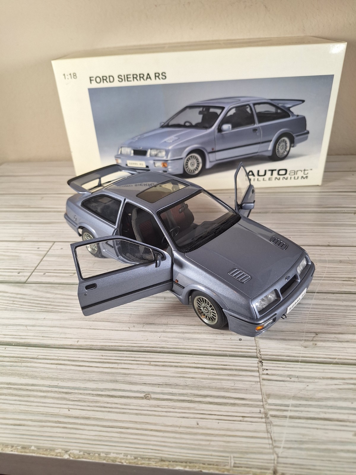 Autoart Millennium Ford Sierra Rs 500 Cosworth Rs500 1/18 Scale Diecast Model
