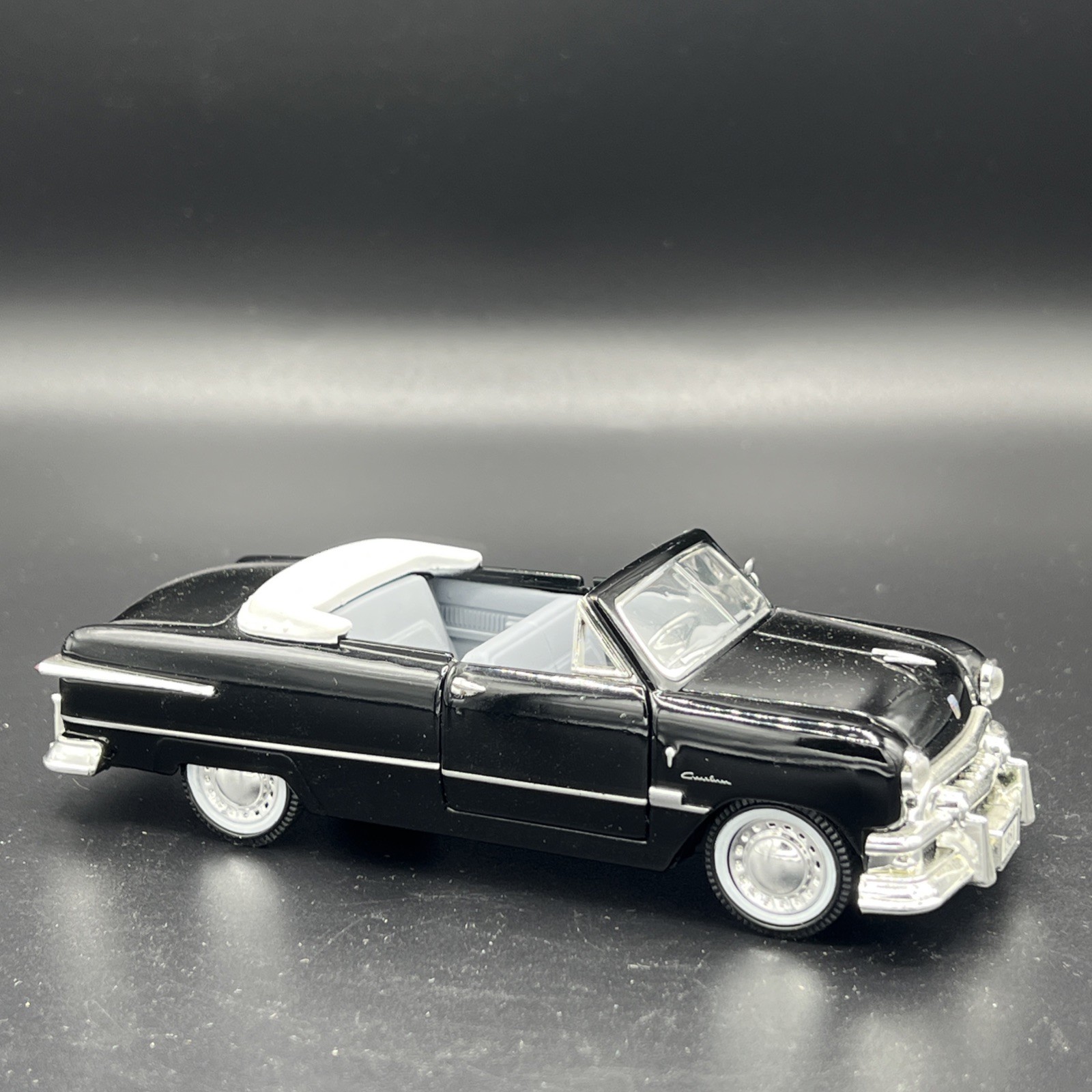 ARKO Toys 1951 Ford Custom Convertible Coupe 1:32 SCALE