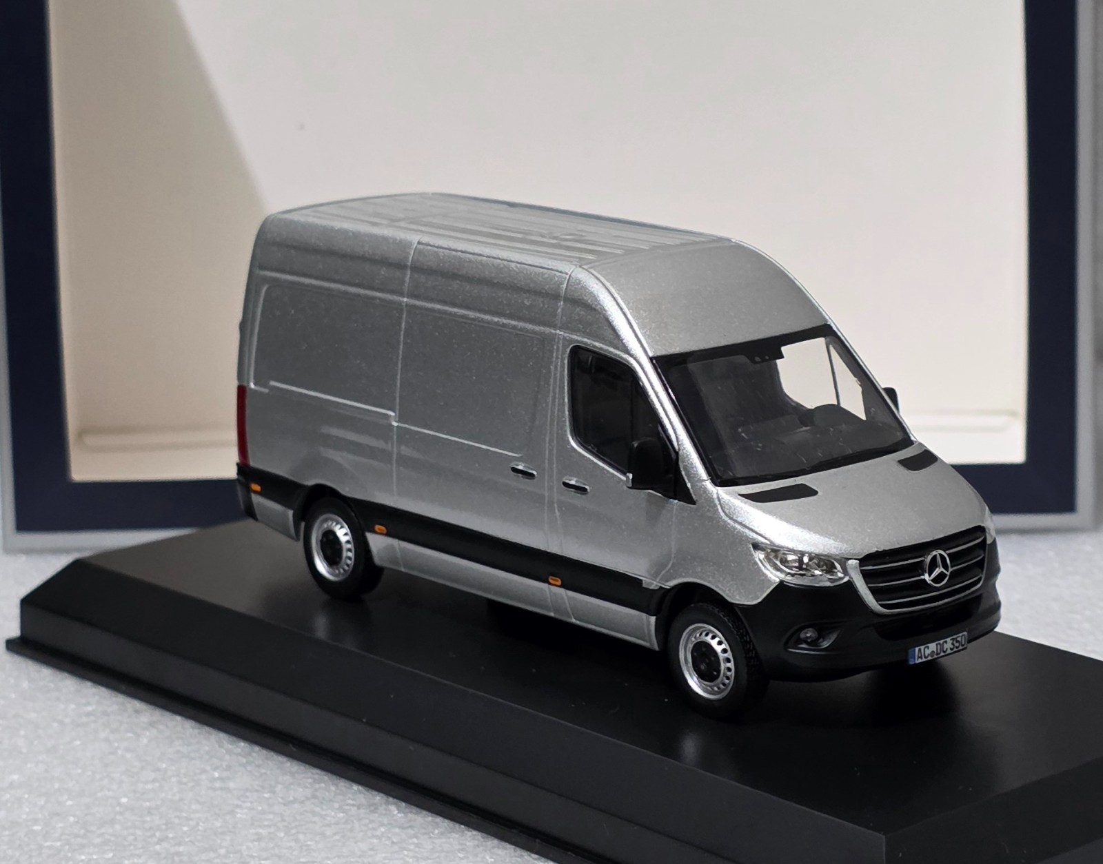 Mercedes Sprinter Van (W907) Silver 2018 1:43 Norev 351175 Diecast (18)