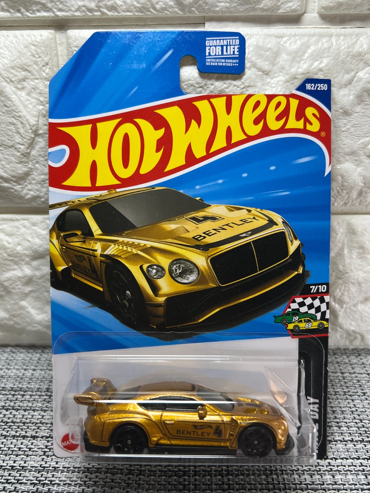 Hot Wheels Race Day 7/10 2018 Bentley Continental GT3 162/250 Gold