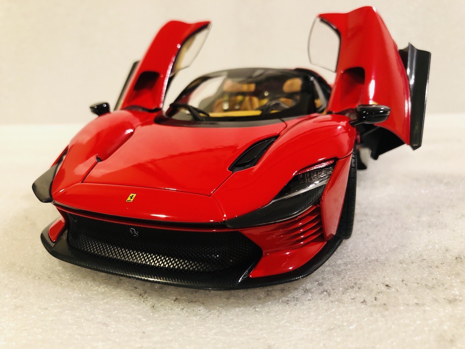 1/18 Bburago Ferrari Daytona SP3 Rosso Corsa Spider Closed Version Signature