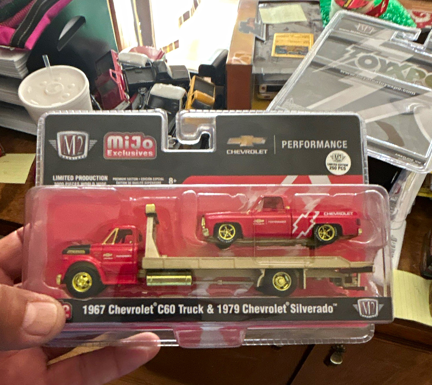 M2 Machines MiJo Chevrolet Performance 1967 C60/1979 Silverado 1:64 Red