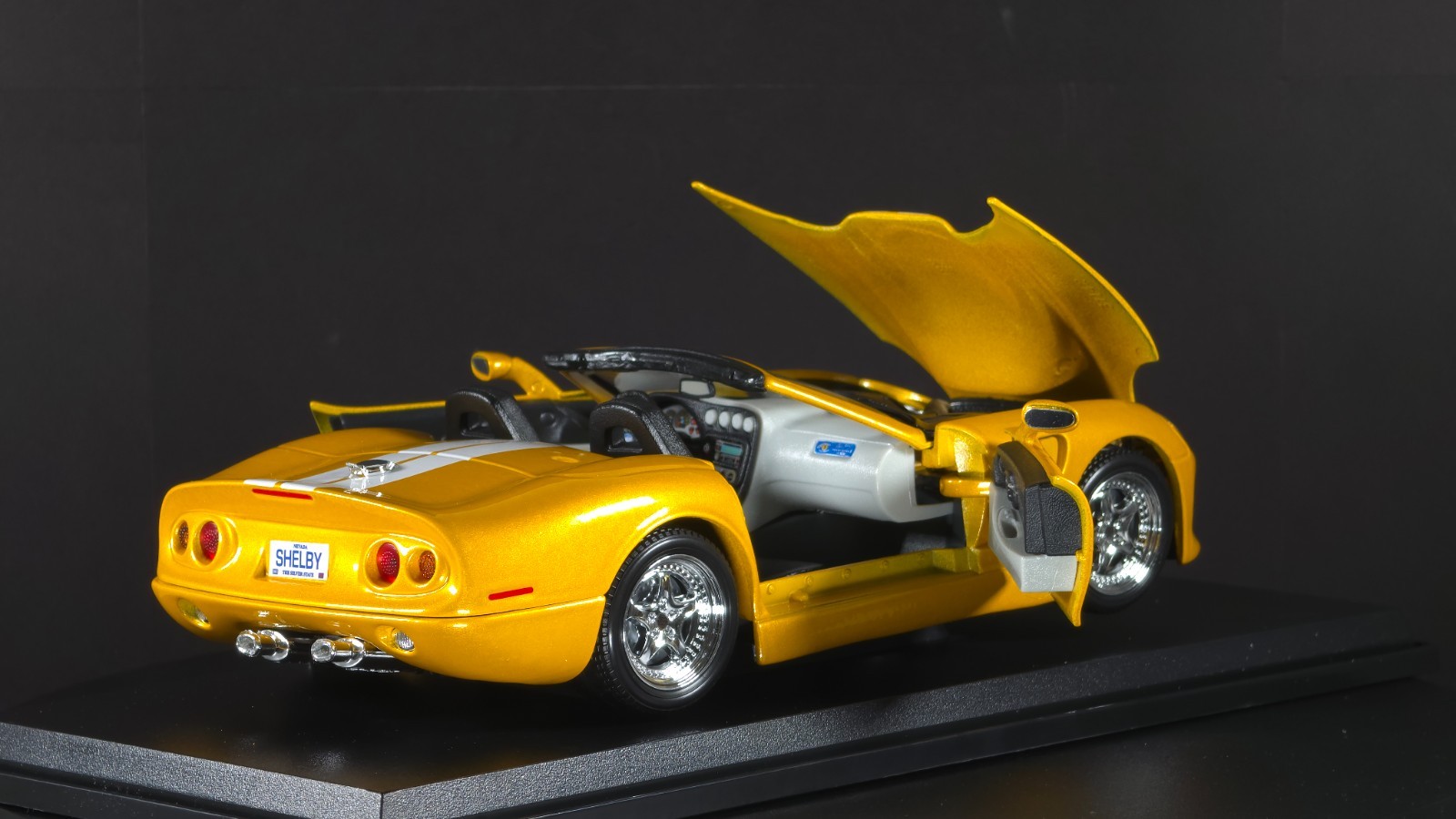 Shelby Series one 1:18 Maisto Exclusive Style Special Edition – Yellow