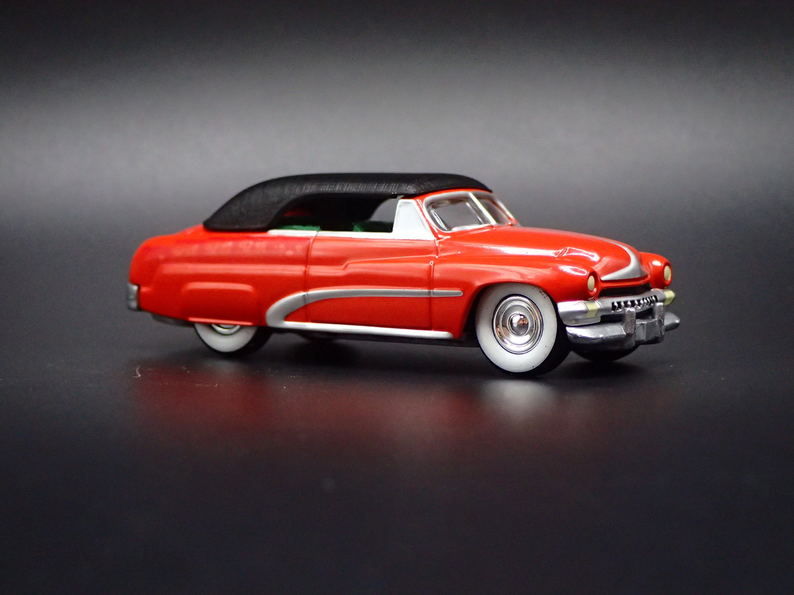 1951 51 MERC MERCURY CONVERTIBLE ORANGE 1:64 SCALE DIORAMA DIECAST MODEL CAR