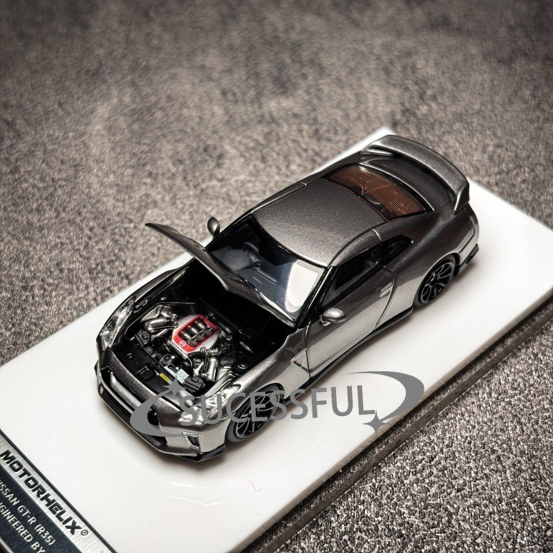 Motorhelix 1:64 R35 GT-R NISMO Track Edition Diecast Model