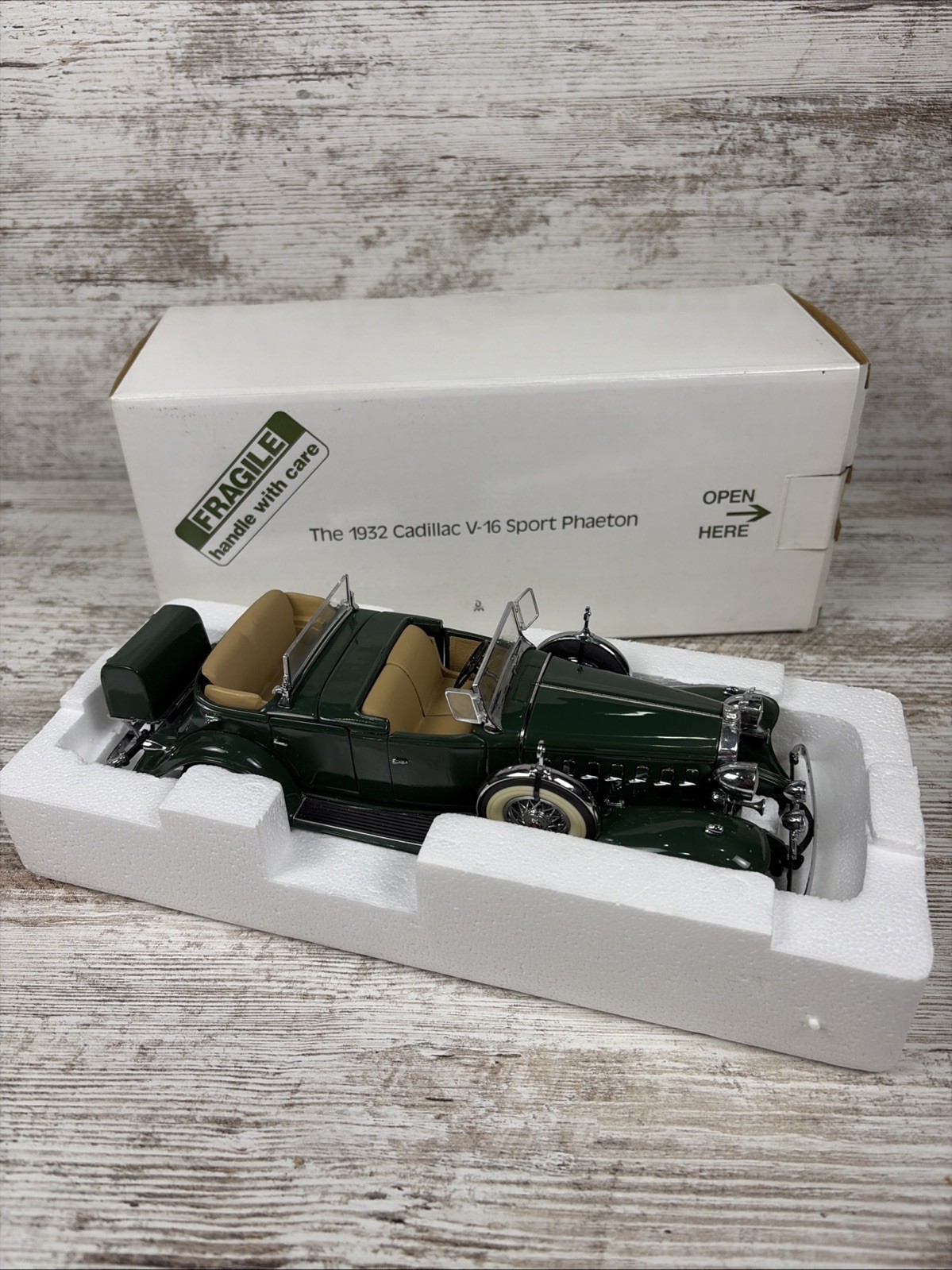 Danbury Mint 1932 Cadillac V-16 Sport Phaeton 1:24 Diecast Green w/ Box