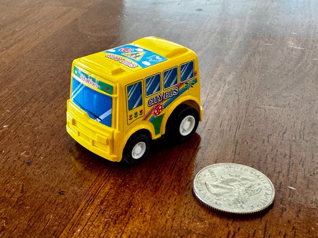 [FUNCORN TOYS] Superveloci 12 PACK – PullBack Microtraffic Trucks – Party Favors