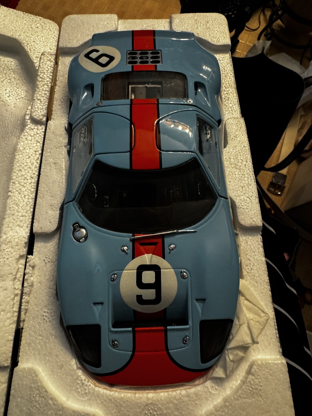 CMR 1/12 Scale Model Car 12005 – Ford GT40 #9 – Blue