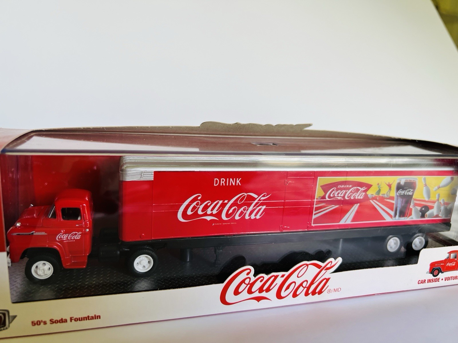 M2 Coca-Cola 1958 Chevy Spartan Lcf yes 1958 Chevy Apache Stepside 1:64 LE 18-05