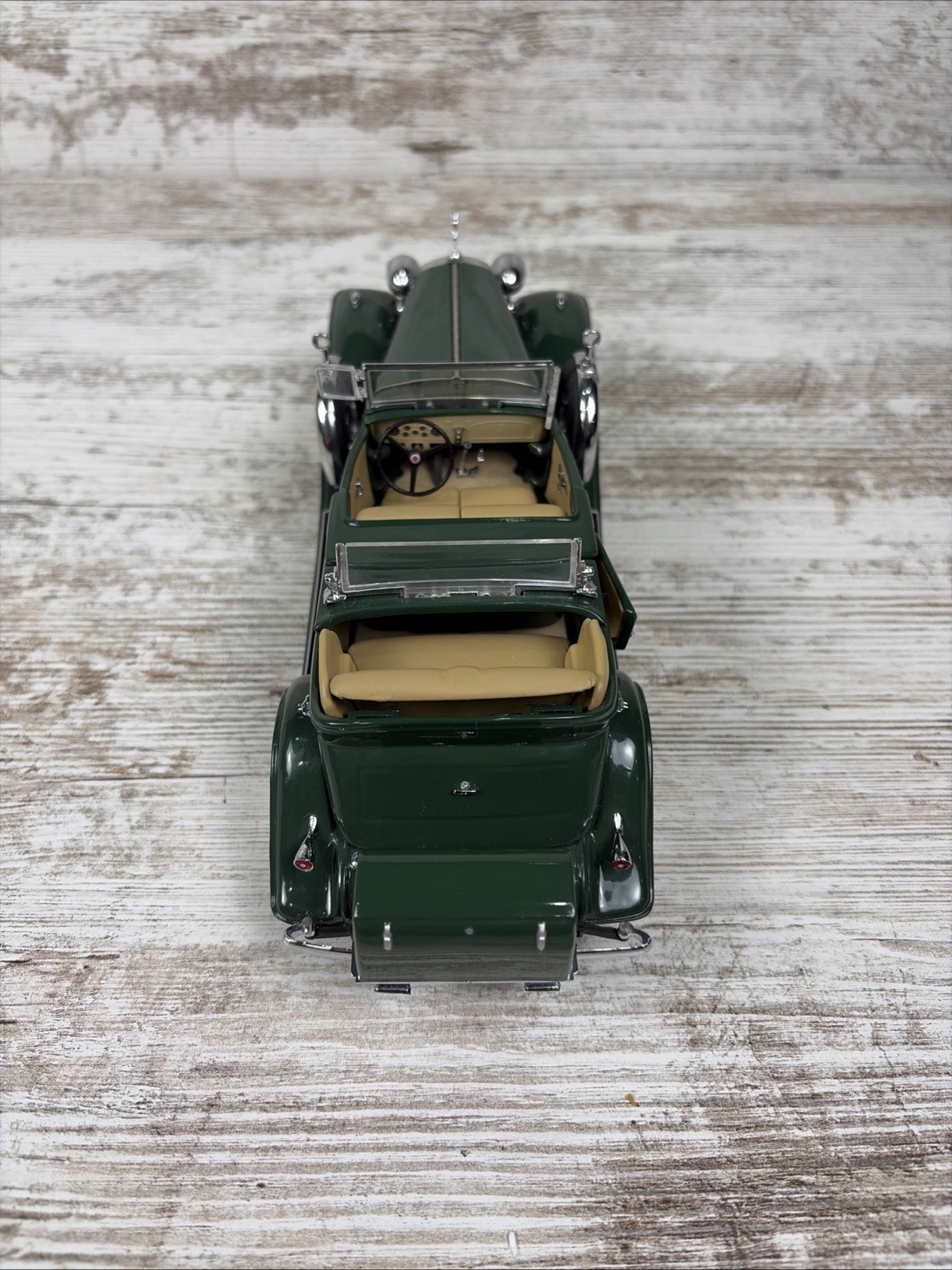 Danbury Mint 1932 Cadillac V-16 Sport Phaeton 1:24 Diecast Green w/ Box