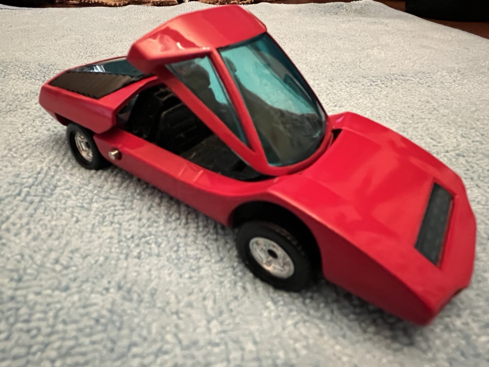 MiniTech Fiat Abarth 2000 Red Coupe KS 102 One Touch Action 1:43 Scale Korea