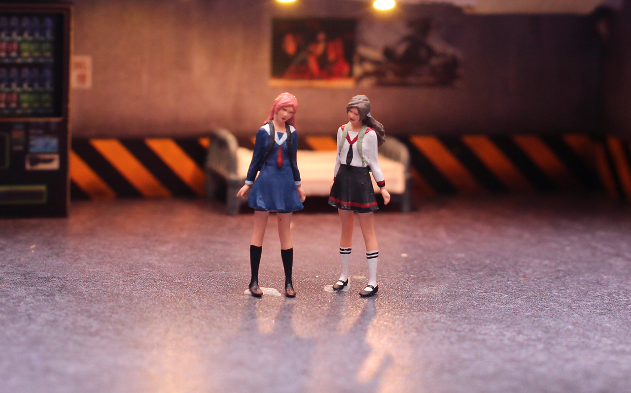 3D Print 1/64 sexy lovely girls bath fit 1:64 car STREET stand