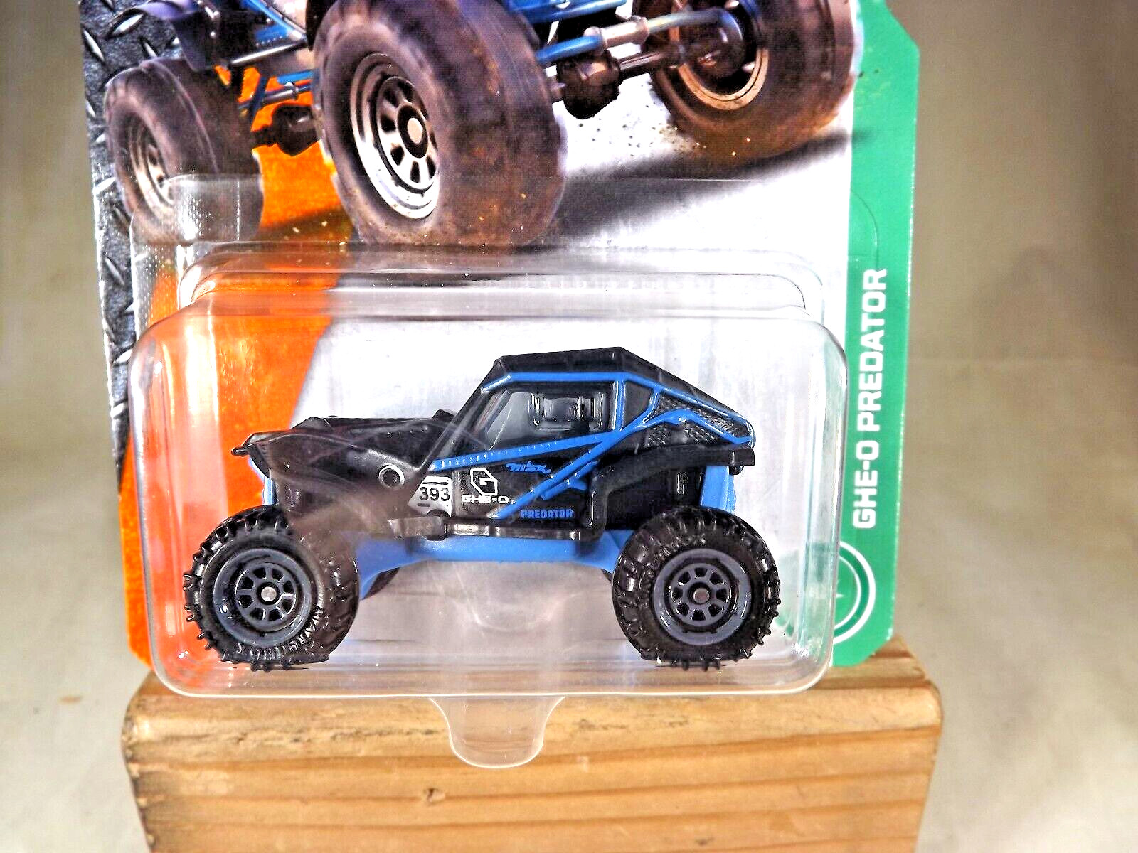 2016 Matchbox 88/125 Explorers GHE-O Predator Black-Blue w/Gray Ringed 8 Spokes