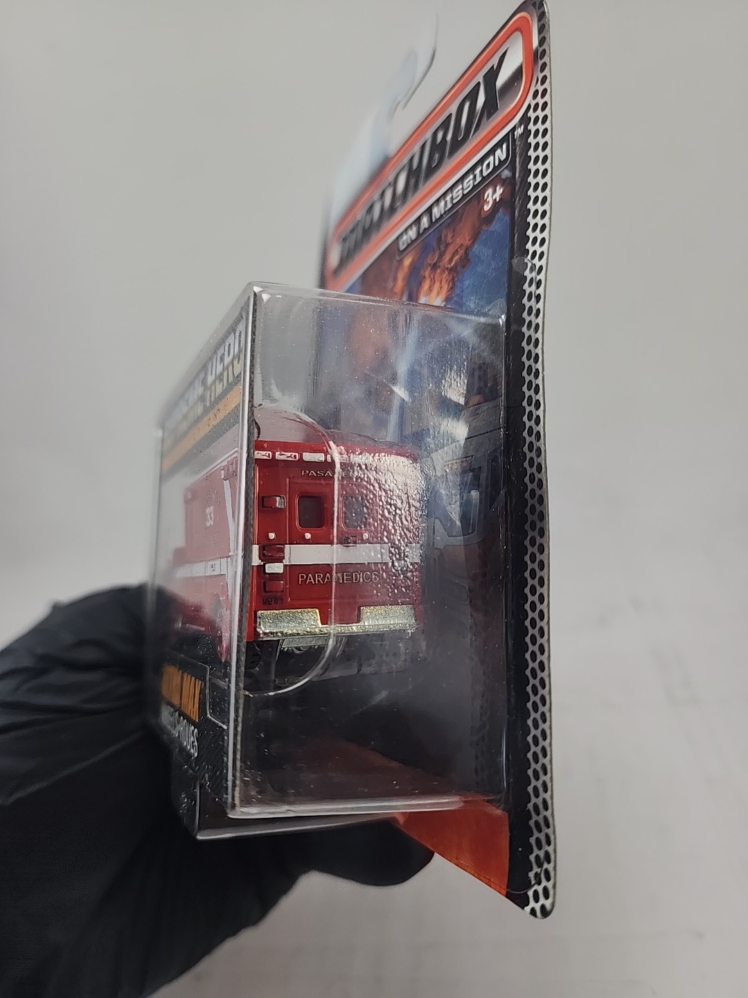 MATCHBOX Ford E-350 Ambulance Supreme Hero Collection 2015