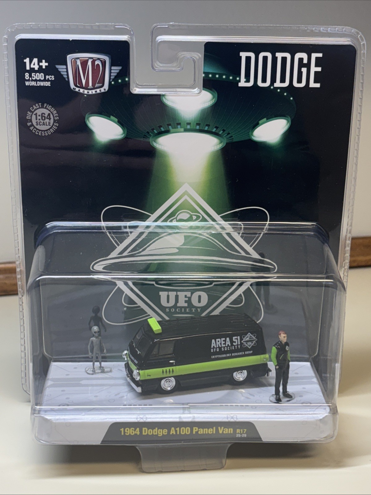 M2 Machines 1964 Dodge A100 Panel Van Diorama R17 UFO Society Alien Area 51 NEW