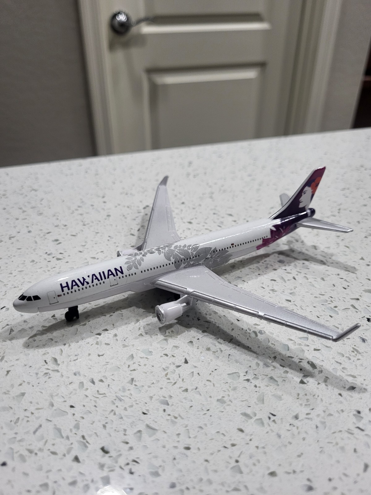Brand New Officially Licensed Diecast ModelAircraft Airplane with plastic wings