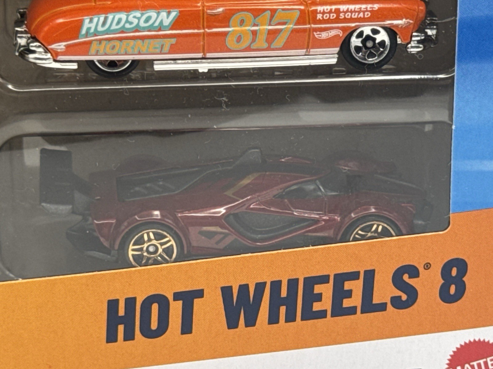 Hot Wheels “Hot Wheels 8” Variety Pack of 8 Cars – 1:64 Diecast Car