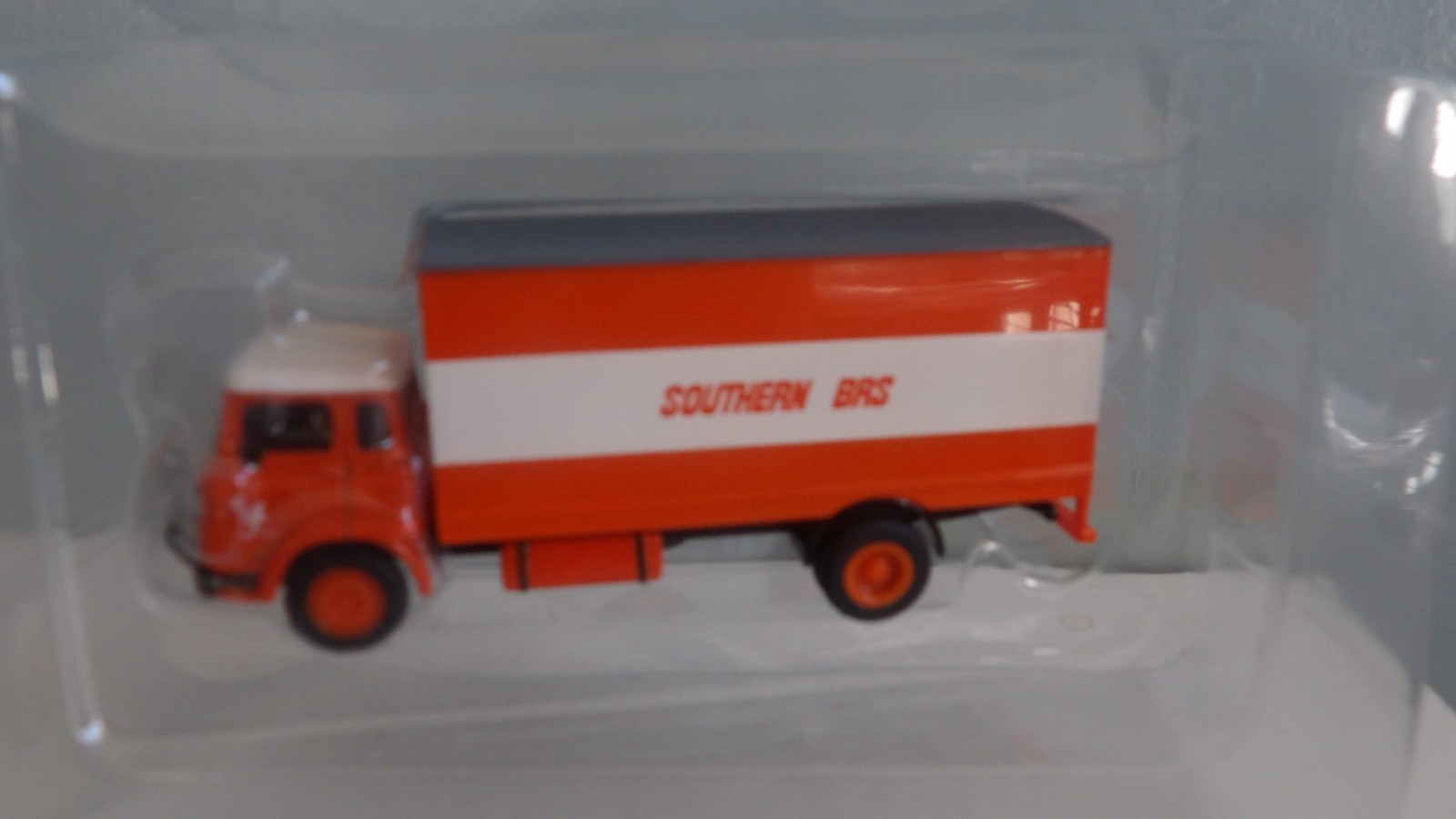 EFE 22901 SOUTHERN BRITISH ROAD SERVICE BEDFIRD TK 2 AXLE SHORT RIGID BOXVAN