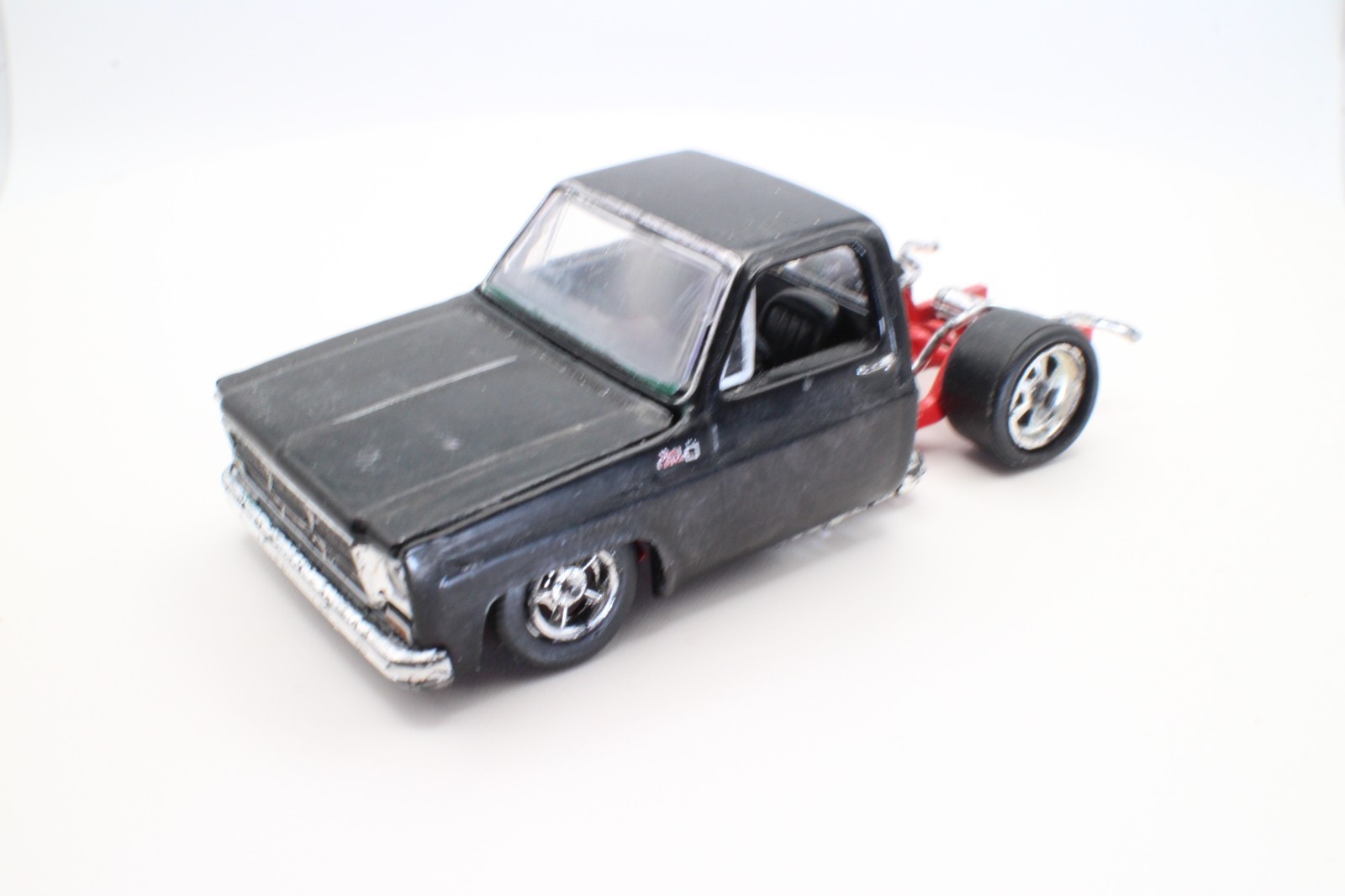 M2 Machines 1976 GMC Truck Custom Hot Rod Cab Chassis Black Red 1:64 Loose