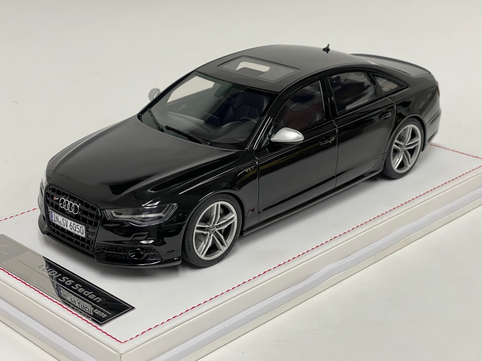 1/18 Ivy Models Audi S6 in Brilliant black on Leather Base limited to 39 pcs