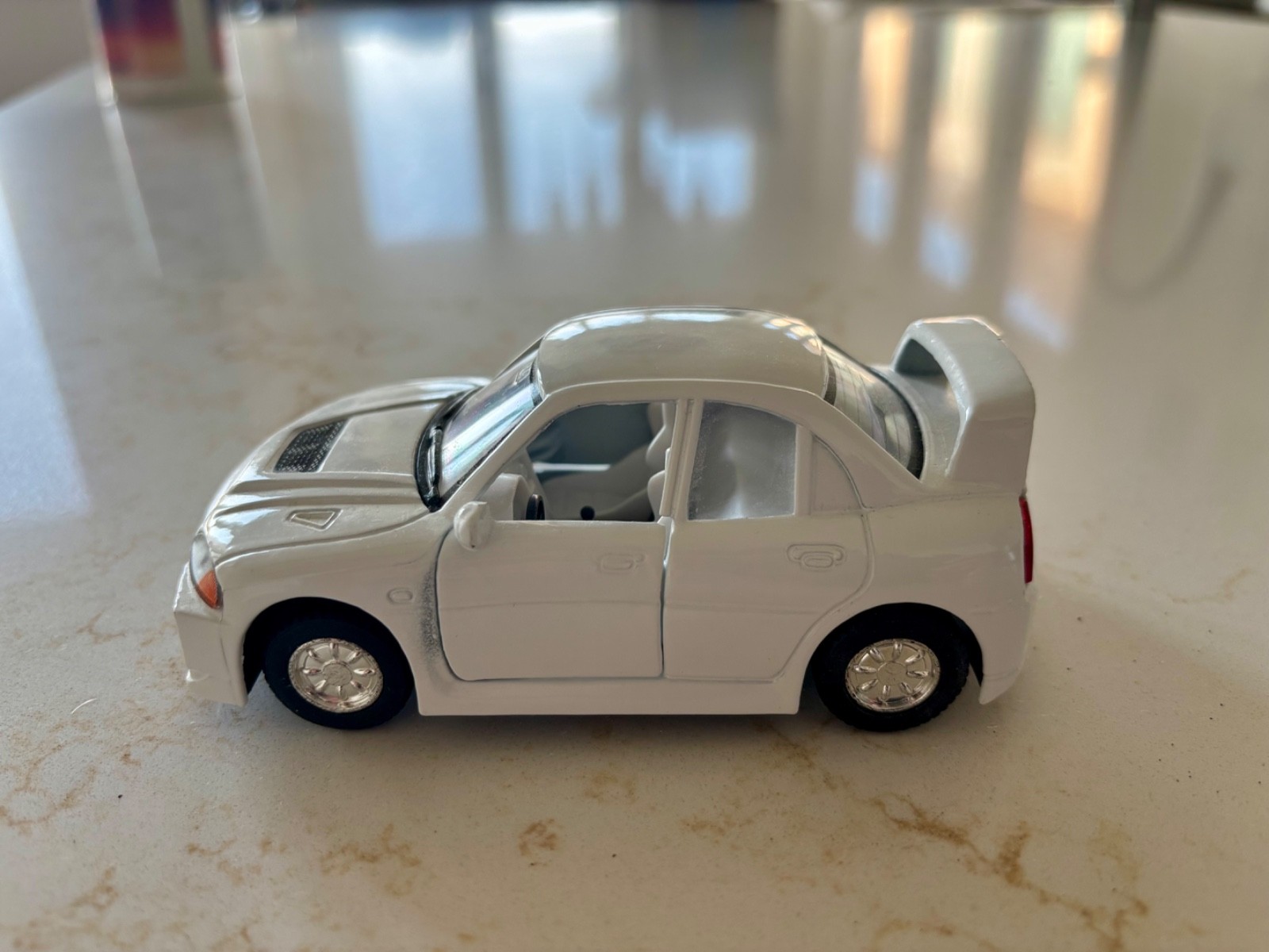 KinToy White Mitsubishi Evolution IV Toy Model Diecast Car 1:43