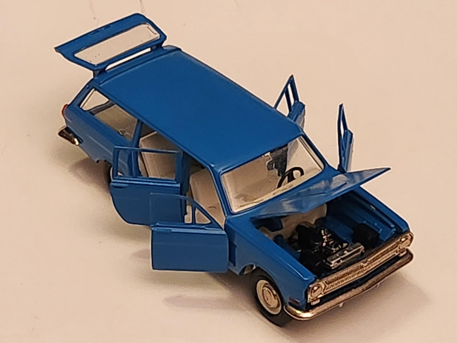 Volga-Gaz 24-02 Station Wagon. LOOSE, no box. Near Mint Condition. 1/43