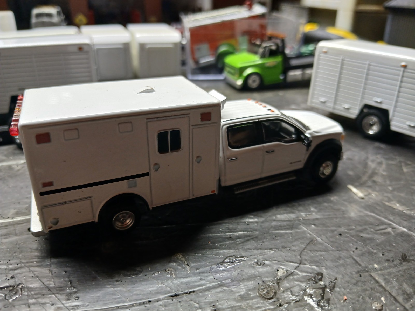 1/64 Custom Built FORD AMBULANCE Greenlight