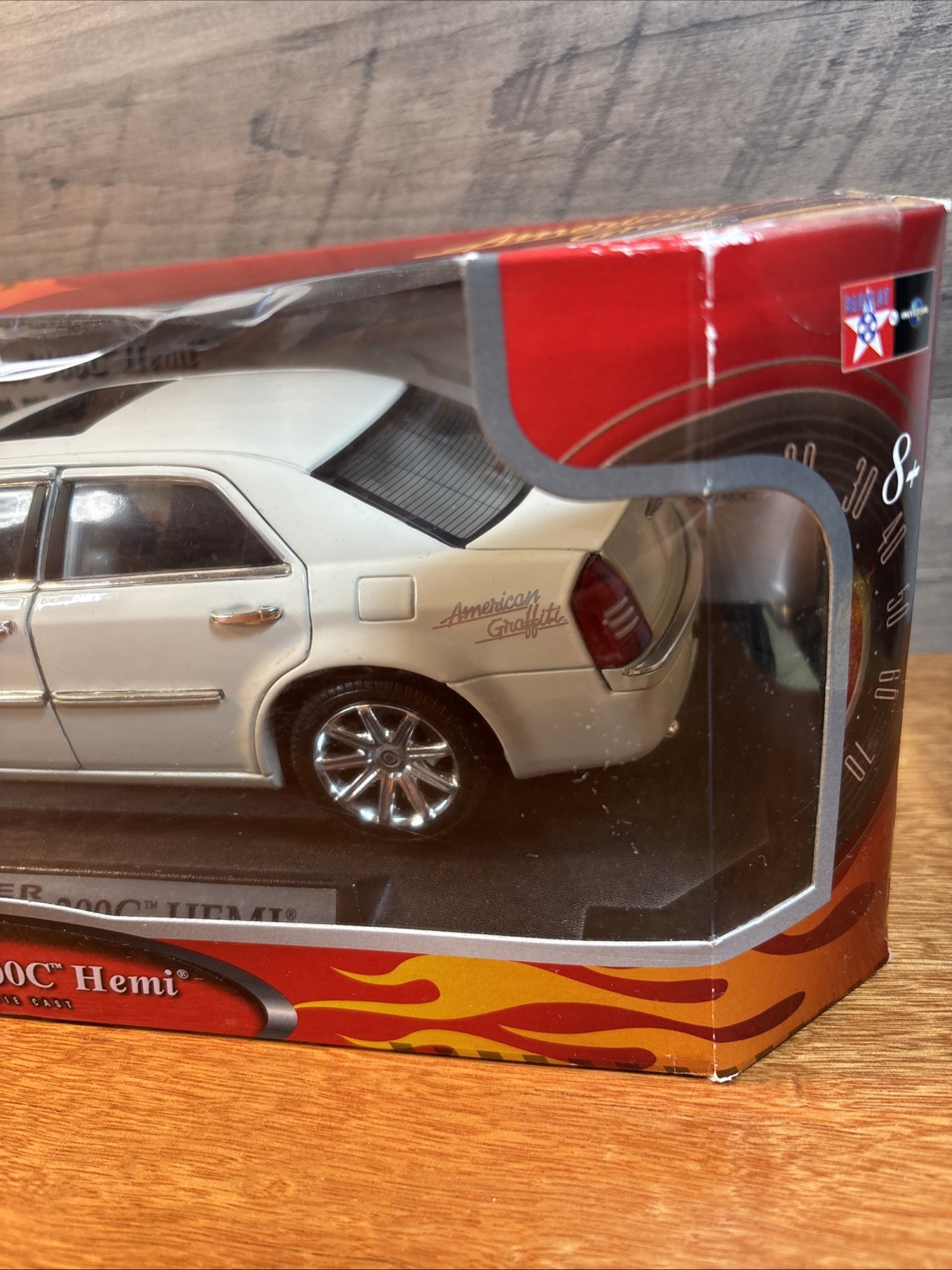 Motor Max American Graffiti 2005 Chrysler 300C Hemi 1:18 Diecast White READ