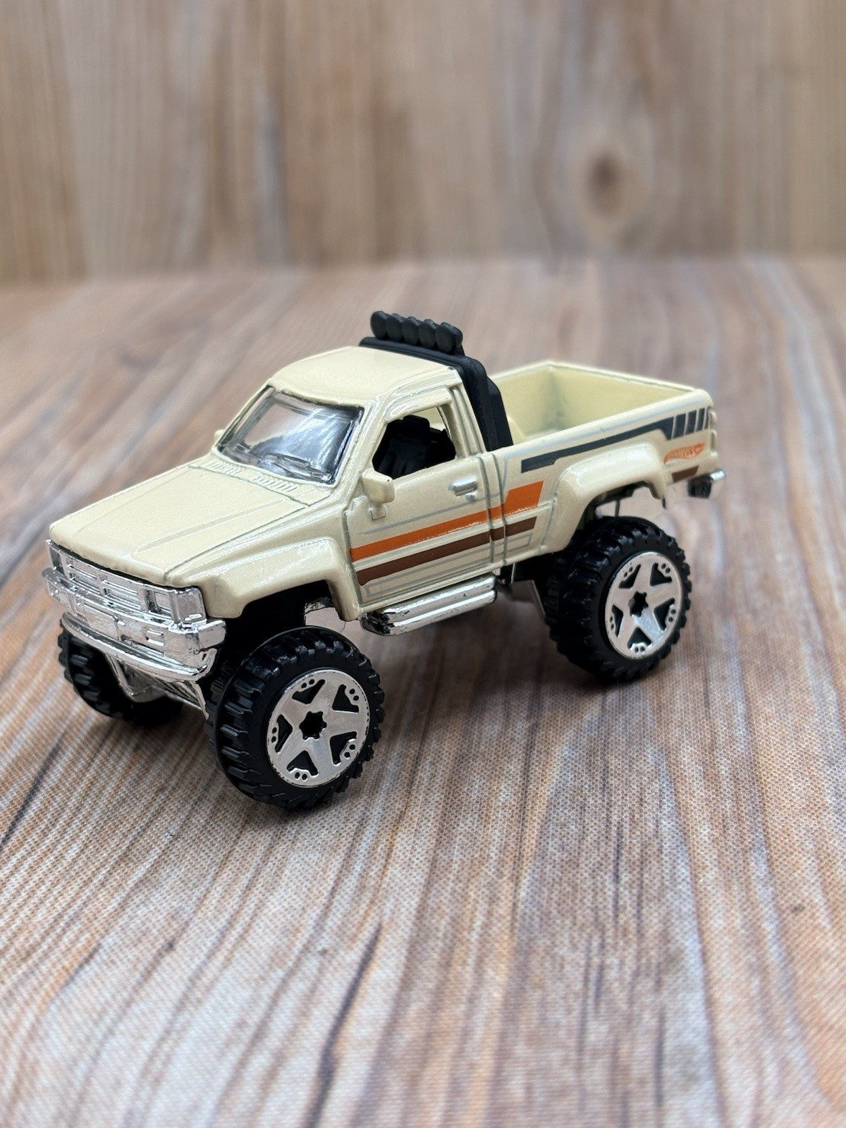 2013 Hot Wheels 1987 Toyota Pickup Truck Tan HW Showroom #165/250 Loose 4×4
