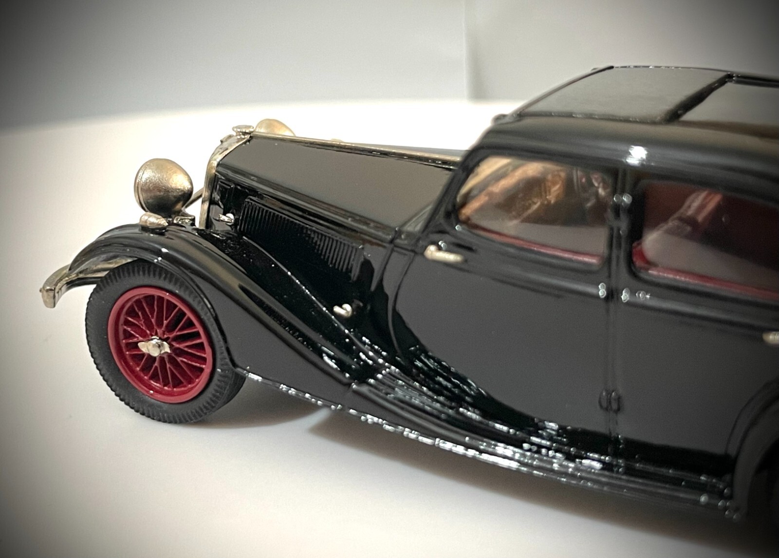 Lansdowne LDM 74a – 1937 Riley 12/4 Continental Touring Sedan (Black)