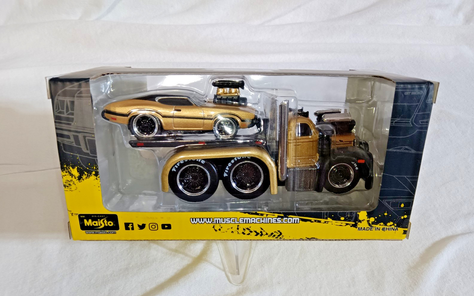 1:64 1953 MACK B-61 FLATBED & 1970 442 OLDSMOBILE OUT OF PRODUCTION SEALED NEW!!