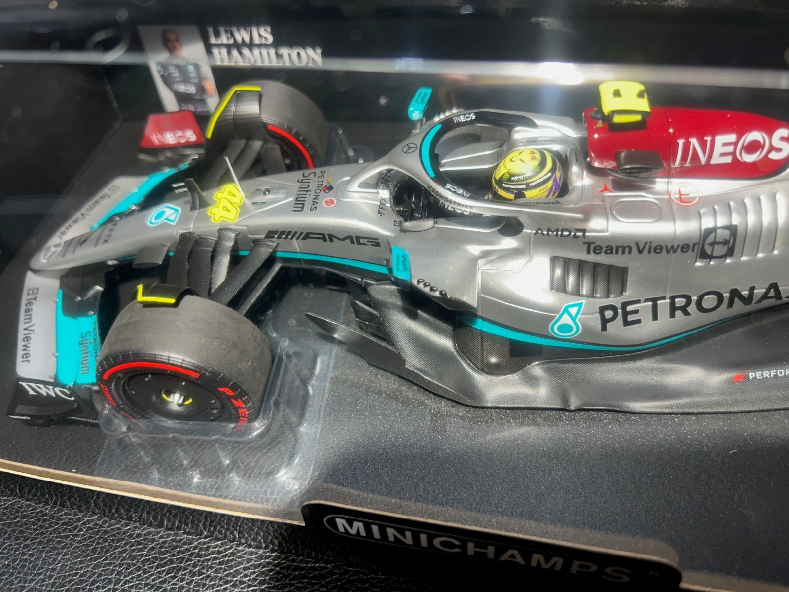 1/18 Minichamps – 2022 MERCEDES-AMG F1 W13 E #44 – LEWIS HAMILTON – SPANISH GP